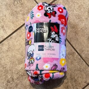 The Big One Disney Minnie Mouse Pink Floral Plush Throw